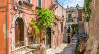 Il vero BORGO DELL’AMORE lo trovi solo nella splendida Puglia | Sembra di essere a Parigi e invece è molto meglio