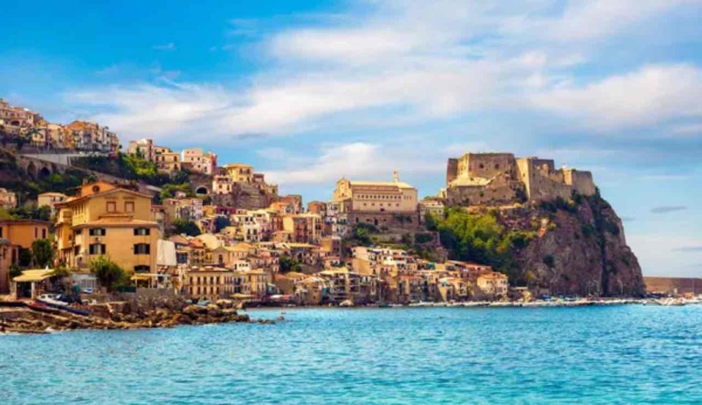 In Calabria sono tutti convinti | Questa è la NUOVA POSITANO d’Italia: attesi fiumi di turisti per l’estate