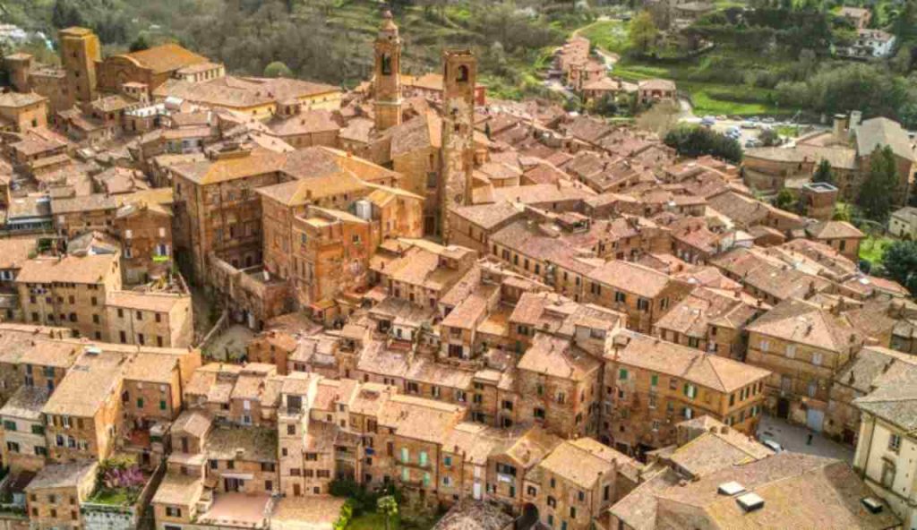 Ai piedi di una montagna nascosta, nasce il borgo dei SEGRETI | Solo pochi lo conoscono