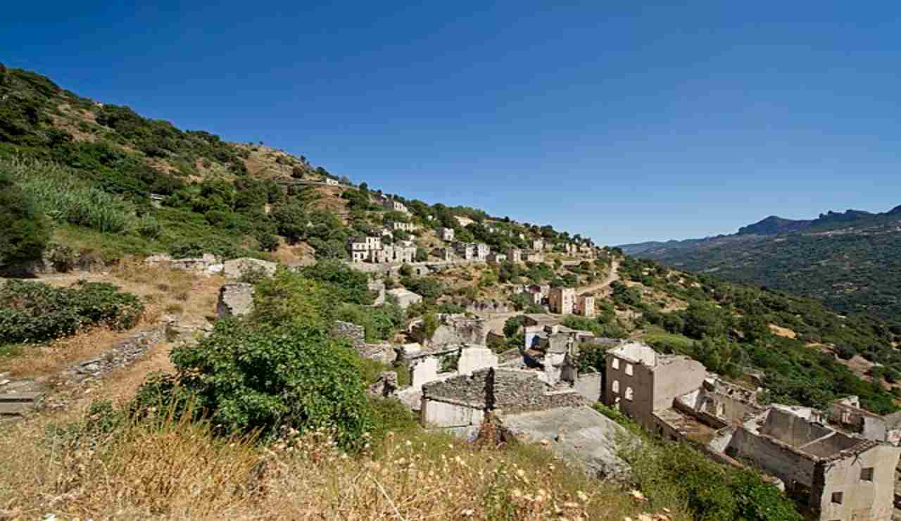 borgo di gairo vecchio in sardegna