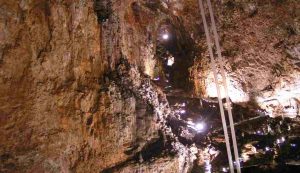 interno della grotta del gigante