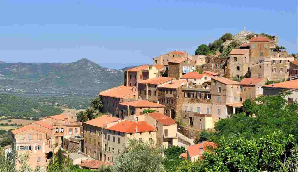 Sorta tra due fiumi ecco la PERLA DELLA CALABRIA | Chi ci va una volta, non va più via: è un paradiso terrestre