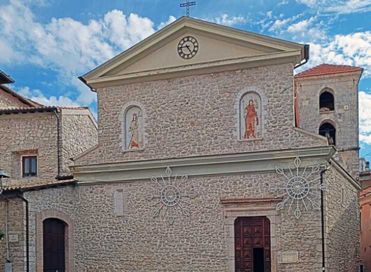 Chiesa a Pastena (pufui pcpifpef - Wikimedia Commons foto) - www.cosediviaggio.it