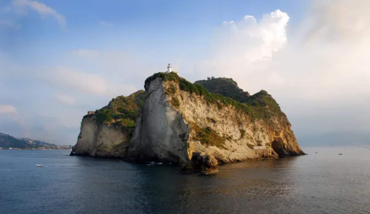 Ischia Capri allarme nuova isola Campania