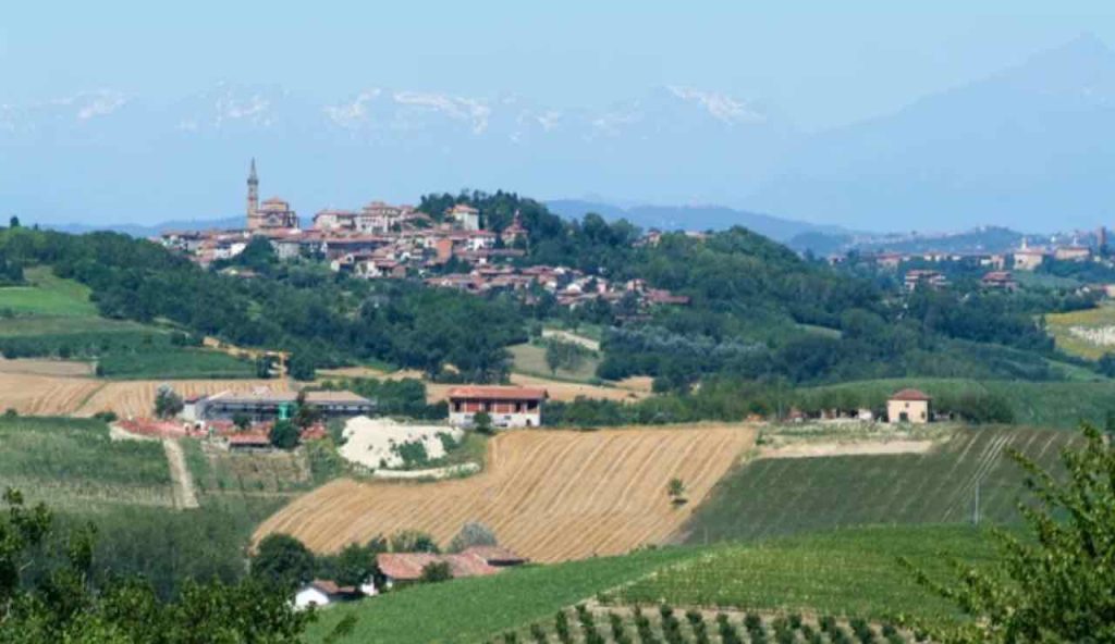 Tra castelli e paesaggi da fiaba si erge la SCOZIA del Piemonte | Luogo ideale per primavera ed estate