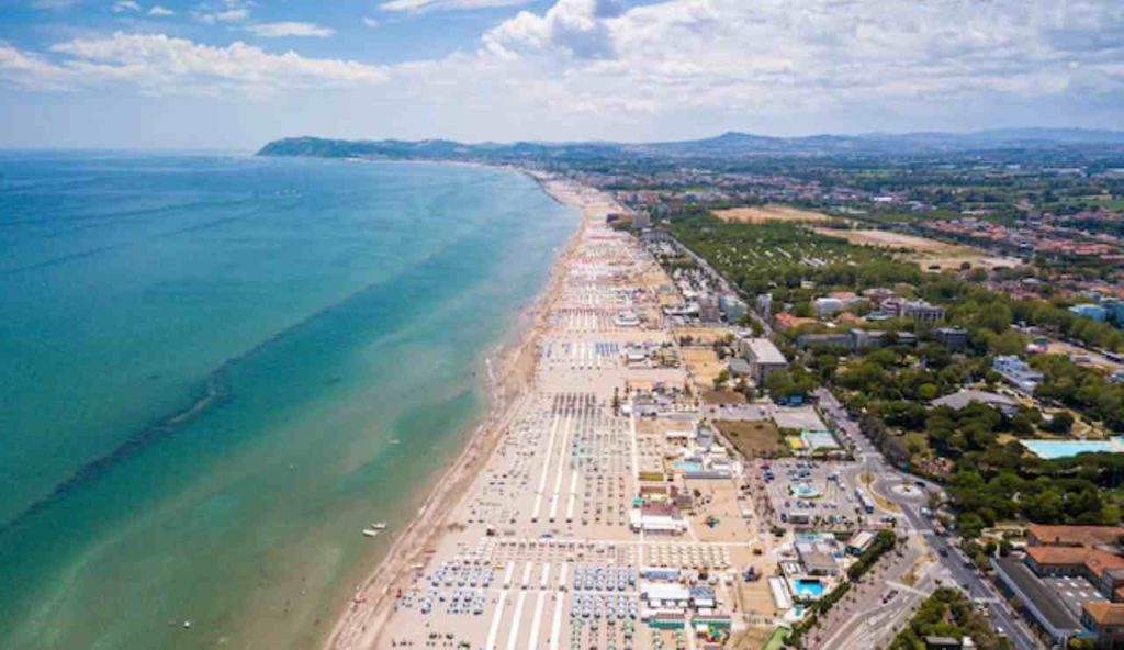 Spiagge segrete, sabbia finissima e acque cristalline | 5 luoghi da sogno in Emilia-Romagna, prenota subito per l’estate