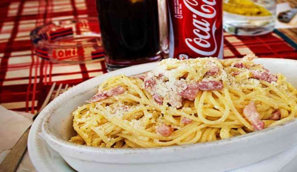 A Roma ci sono 6 TRATTORIE dove entri cliente e ne esci romano DOC | Sanno fare ancora la carbonara come una volta