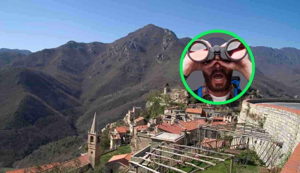Con sole 58 anime nasce il BORGO GHOST della Liguria | Ci si raduna tutti in piazza, soprattutto di domenica