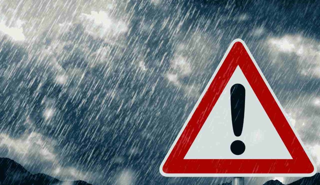 Se abiti in questa città ti conviene fare i bagagli: qui c’è il CLIMA PEGGIORE in Italia | 365 giorni di patimenti e sofferenze