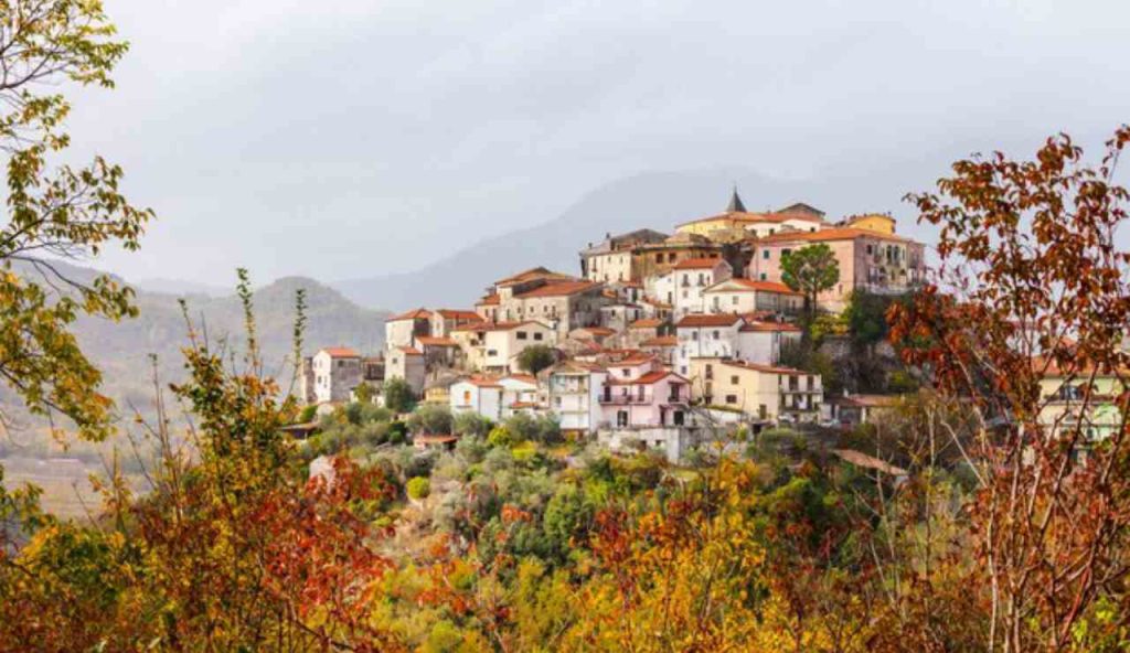 Molise, altro che Regione fantasma: il solo e unico BORGO dei BACI è proprio qui | A giugno l’evento più dolce dell’anno