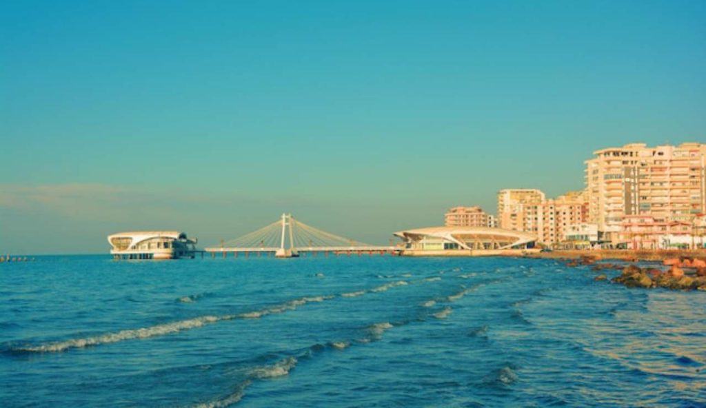 HOTEL 4 STELLE sul mare con spiaggia privata a soli 25€: ultime ore per la vacanza da sogno a pochi minuti da Bari