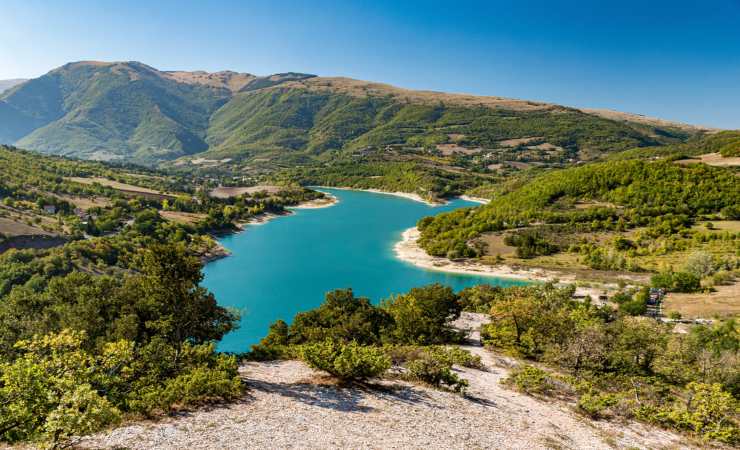 lago di fiastra marche