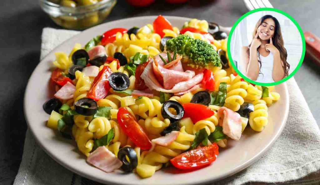 Pasta fredda, scommetto che non l’hai mai mangiata così: se alla bresaola ci abbini questo FRUTTO metti in tavola un primo da Re