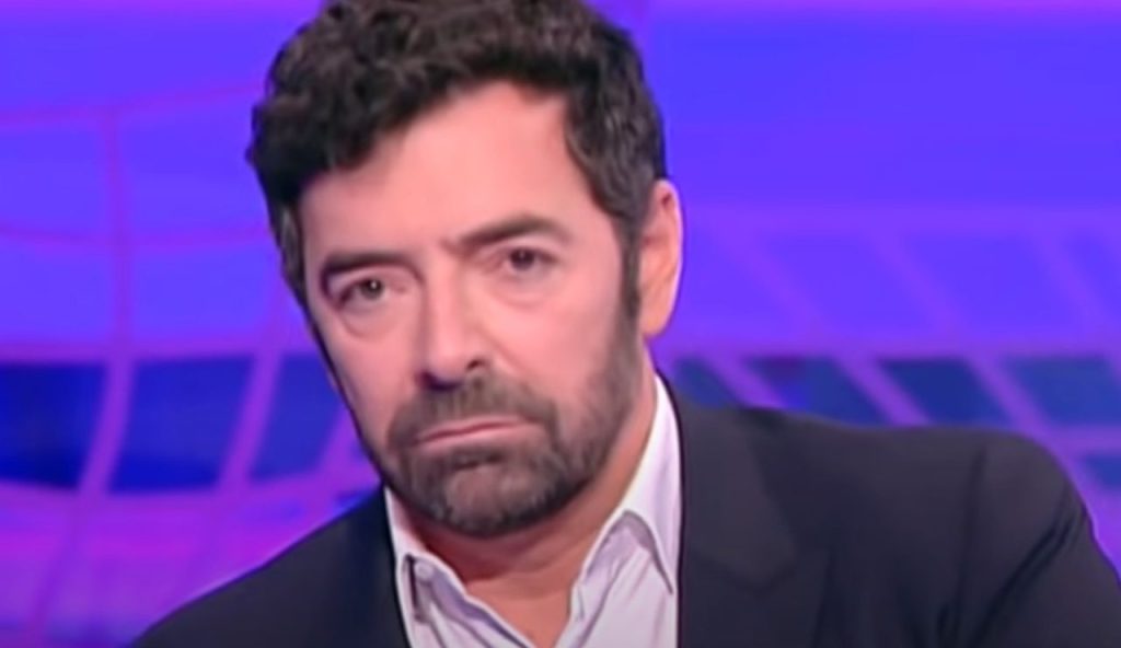 Lacrime per Alberto Matano, è giunto il momento dell’addio: “È un giorno assai triste” | A soli 51 anni la malattia ha avuto la meglio
