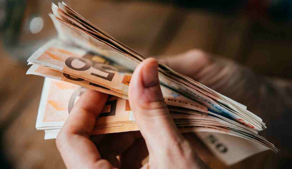 158 euro in più in busta paga, il Governo approva il BONUS LAVORATORI | Finalmente stipendi più dignitosi per tutti: da settembre