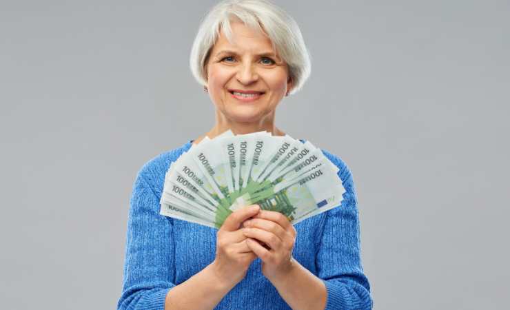 Donna anziana euro