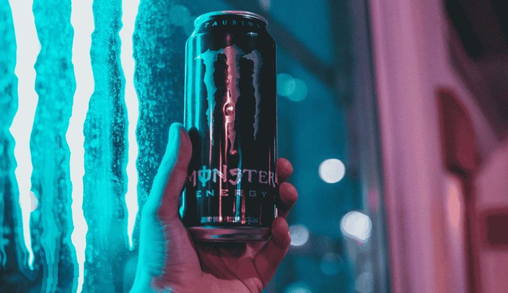 Energy Drink, da oggi sono ILLEGALI: maxi multe da 2.900 euro per tutti i trasgressori | Il Governo inaugura il nuovo proibizionismo