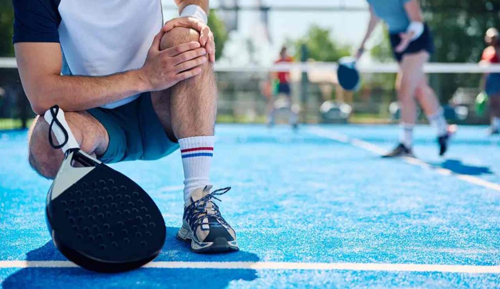 Il lato oscuro del PADEL: tendini a rischio, ginocchia distrutte e mesi in riabilitazione | L’allarme dei traumatologi: è boom di infortuni