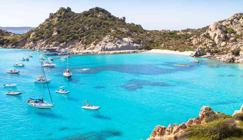 Le spiagge più belle d’Italia: luoghi spettacolari tra falesie, calette e dune dorate