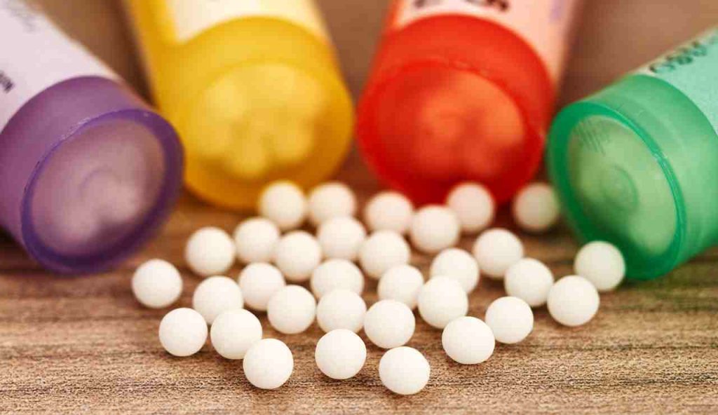 Allarme rosso in farmacia: MEDICINALI RITIRATI da tutti gli scaffali, l’anomalia preoccupa le case produttrici | Il richiamo urgente in tutta Italia