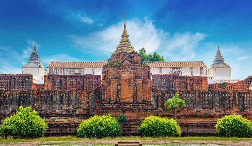 Prasat Nakhon Luang: gioiello architettonico e spirituale nel cuore della Thailandia