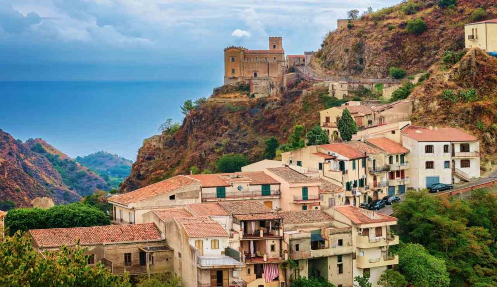Questo borgo cristallizzato nel tempo ha ispirato canzoni, film e lacrime: nessuno torna a casa uguale | Nelle profondità della Sicilia