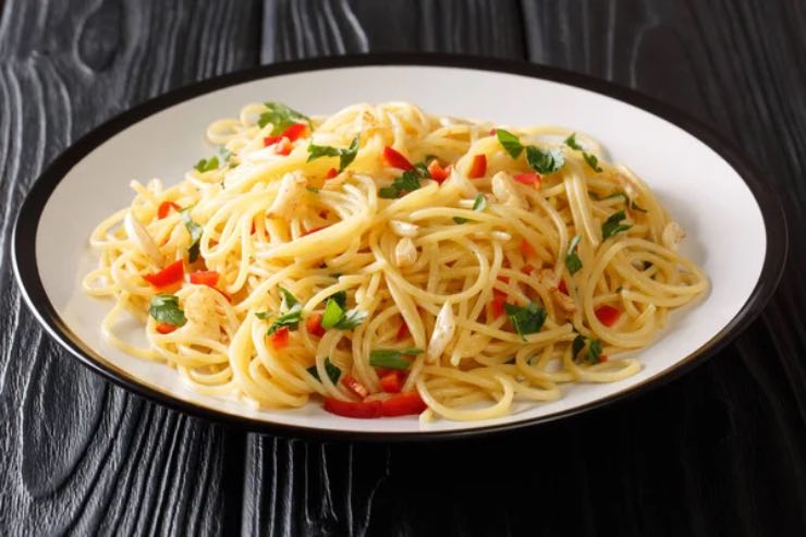 Spaghetti con aglio e olio