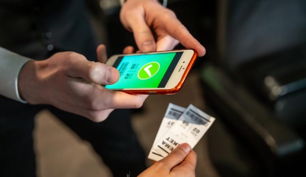 Arriva la TASSA per CIRCOLARE IN CITTA’: 5€ dalle 8:30 alle 16:00, e non si discute | Italiani in rivolta per la nuova follia urbana