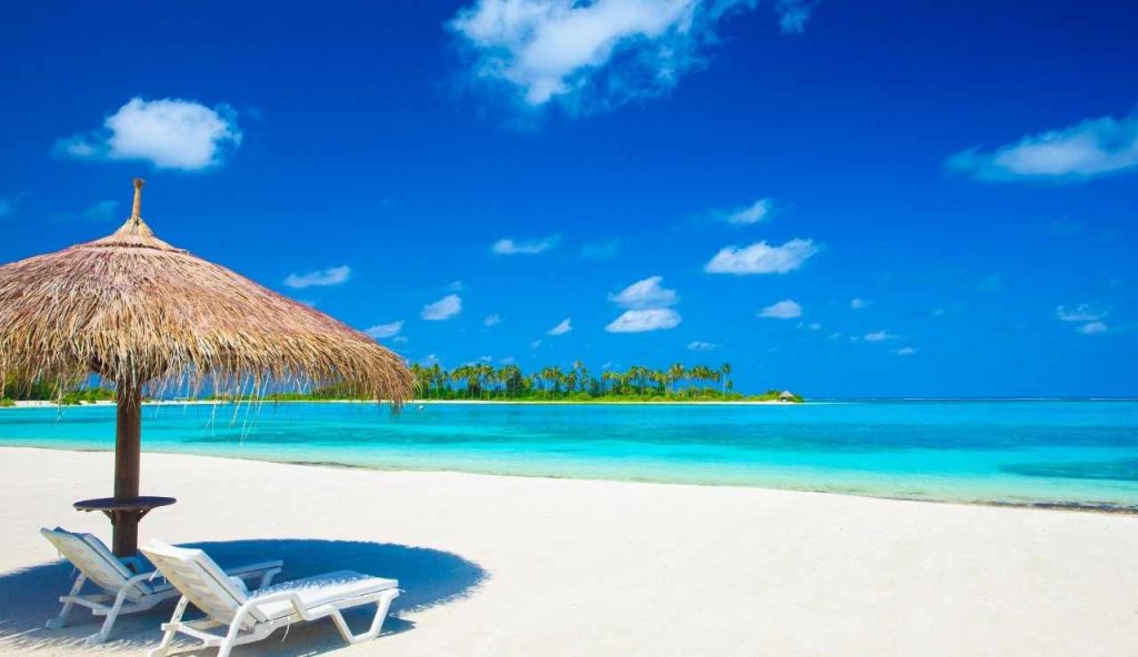 A settembre vinci le MALDIVE: ultime ore per prenotare GRATIS il soggiorno extra-lusso da 7.000€ | Basta un click sullo smartphone