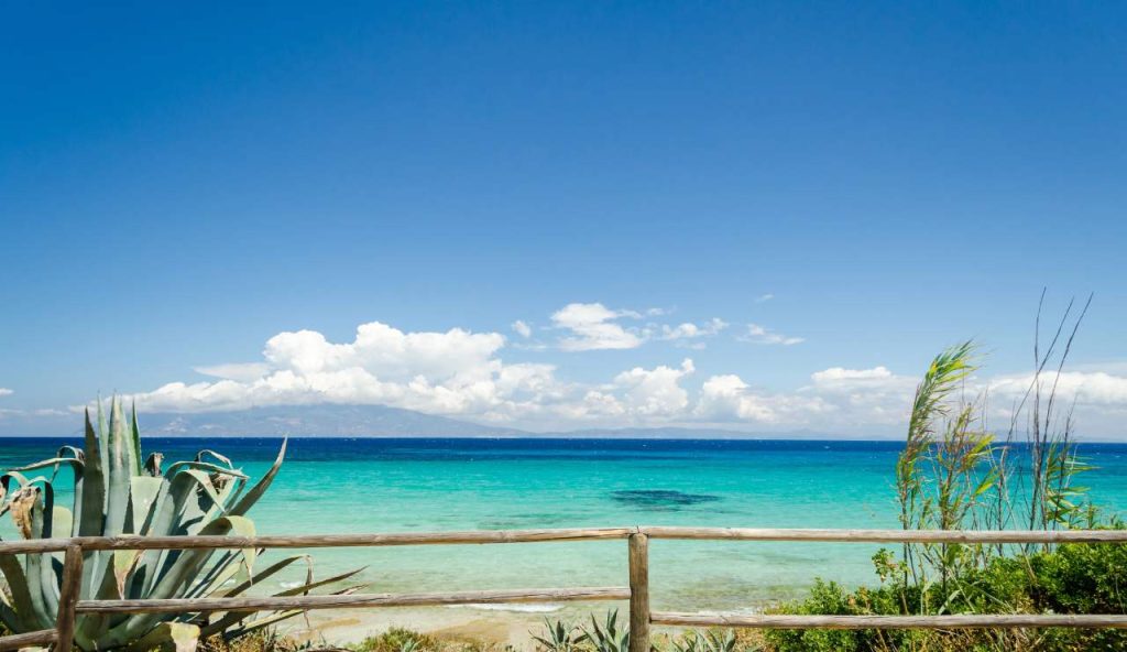 Macché Caraibi, questa perla toscana è un tuffo mozzafiato nella bellezza: in autunno è più spettacolare che mai