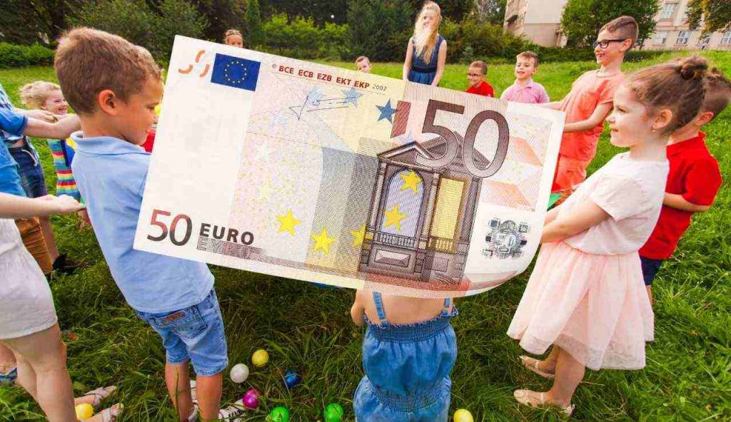 VIETATO GIOCARE all’aperto: l’assurda multa da 50 euro mette in croce i bambini | Anche spassarsela con gli amici diventa reato