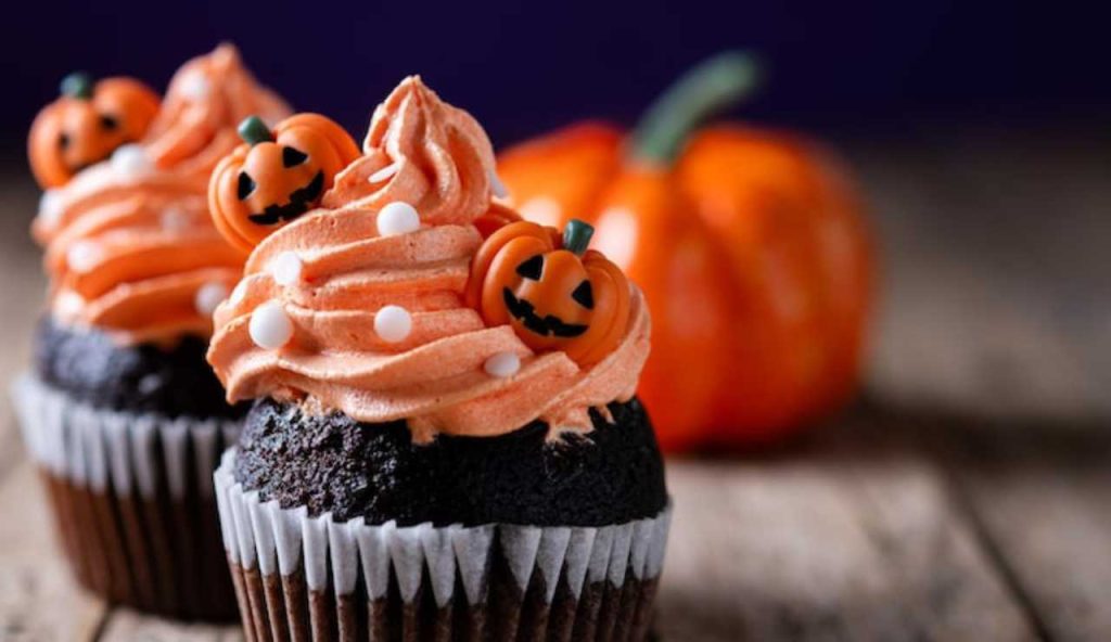 Non la solita ZUCCA: questi bignè salati di Halloween sembrano innocui, ma ti stregano al primo morso | Pronti in forno in 20 minuti