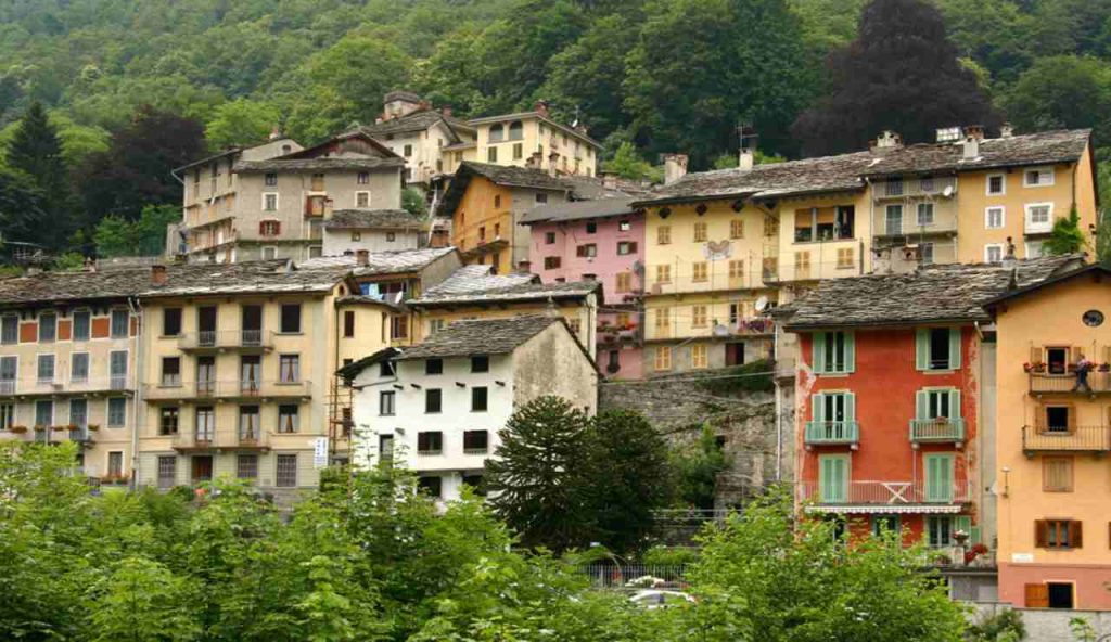 Ha ispirato il Codice da Vinci, ma questo BORGO MISTERIOSO è tutto italiano | Il tour da brividi, tra simboli massonici ed esoterismo