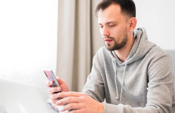 Persona al cellulare