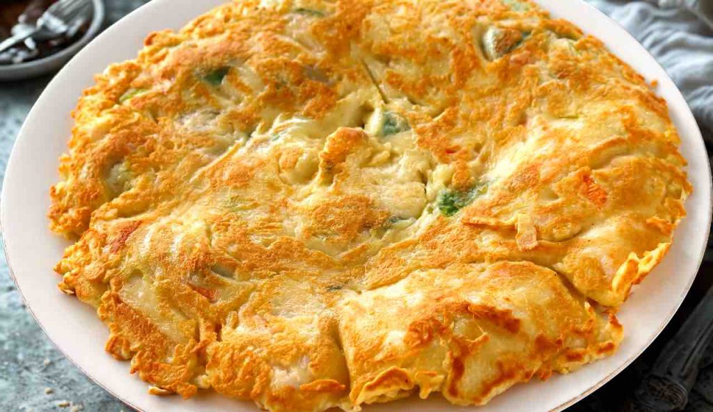 Non la solita FRITTATA: con questa ti sgonfi mentre mangi, è buonissima e super light | Ti basta tirare fuori gli avanzi dal frigo