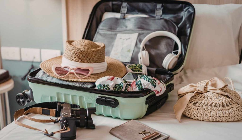 Cosa portare sempre in valigia: lista intelligente per un viaggio senza sorprese